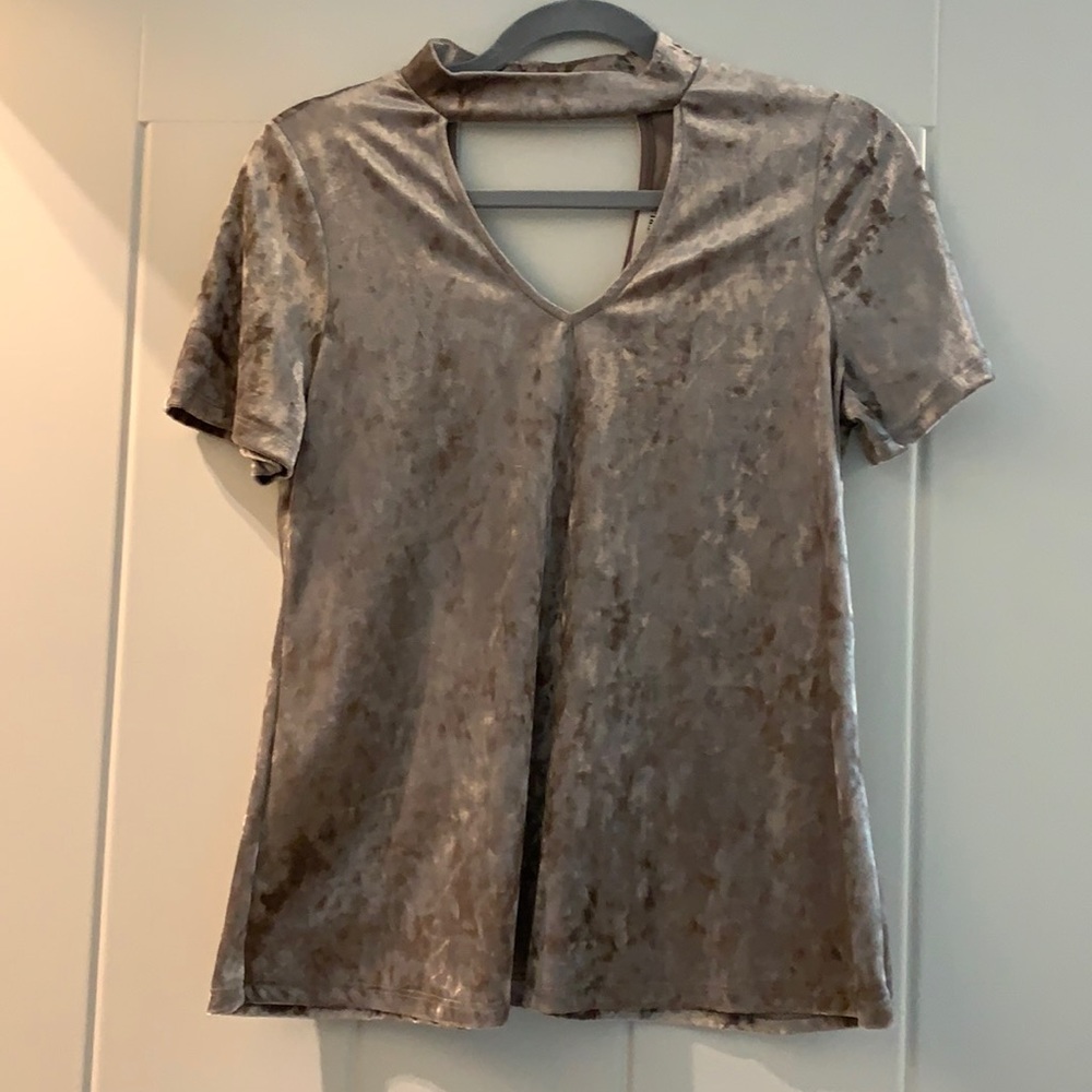 Everly purchased at Versona, velvet platinum rosy color, adorable neckline